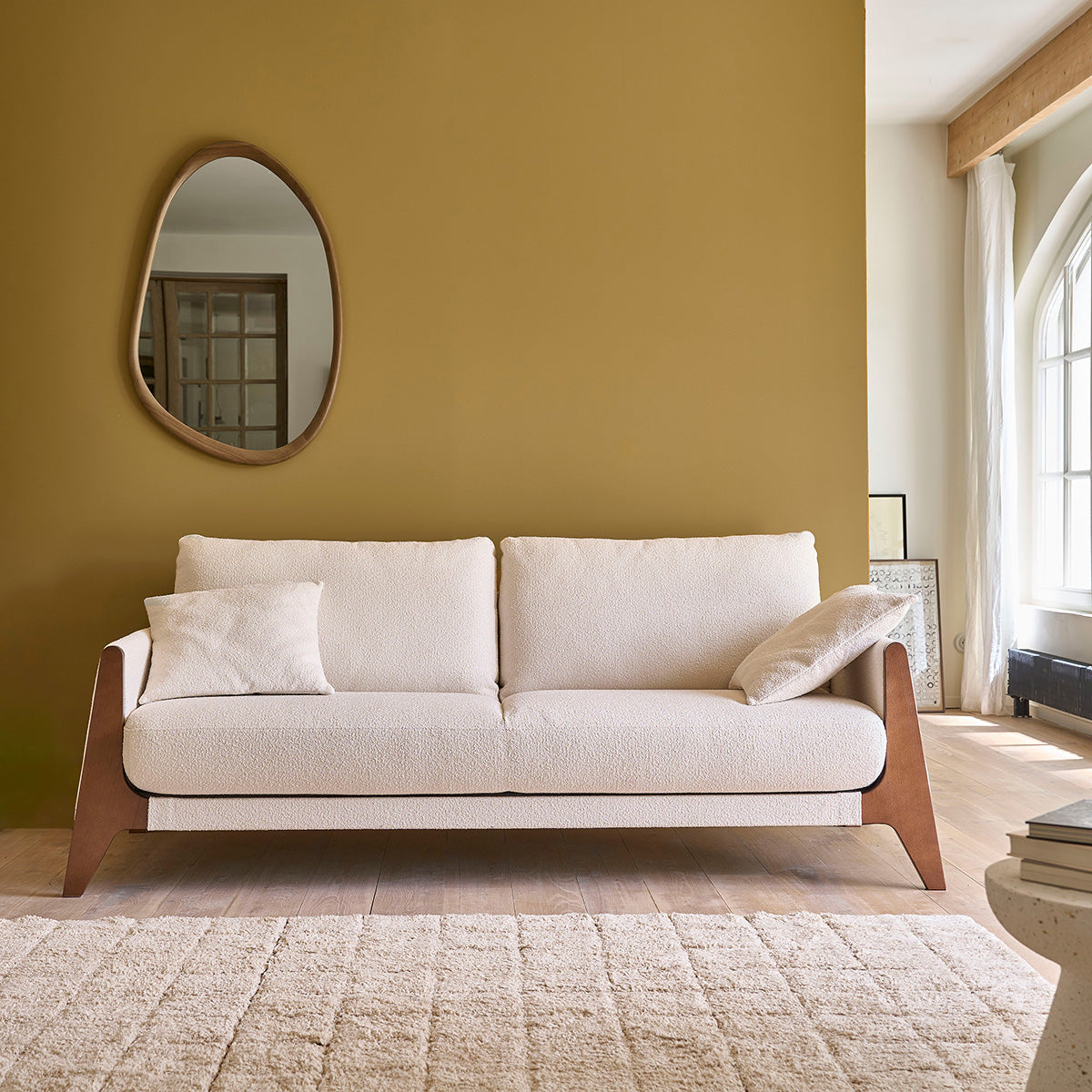 CAN0013-canape_droit_4_places_en_bois_massif_et_tissu_bouclette_blanc-01.jpg