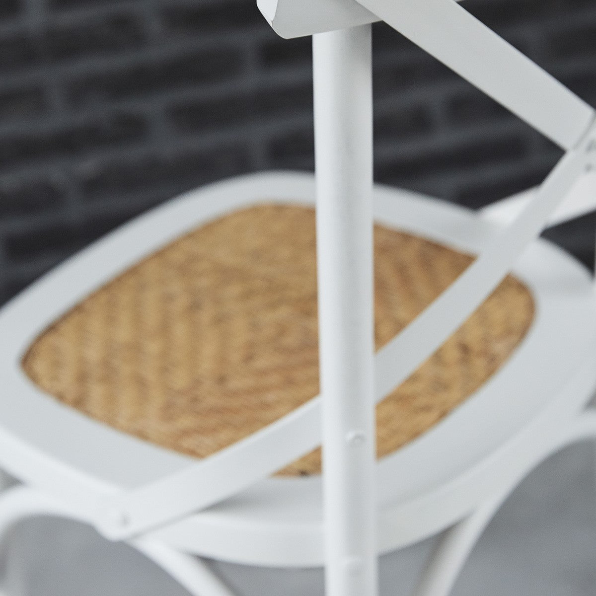 1020B-lot_de_2_chaises_bistrot_en_acajou_massif_et_rotin-05.jpg