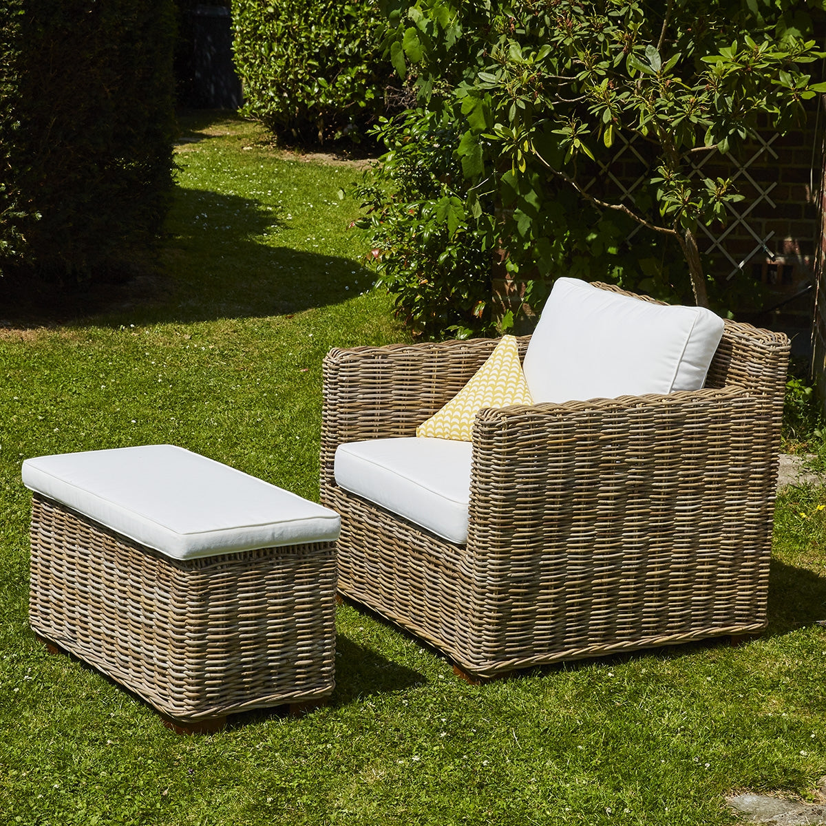 10211C-fauteuil_de_jardin_en_kubu_naturel_avec_pouf-03.jpg
