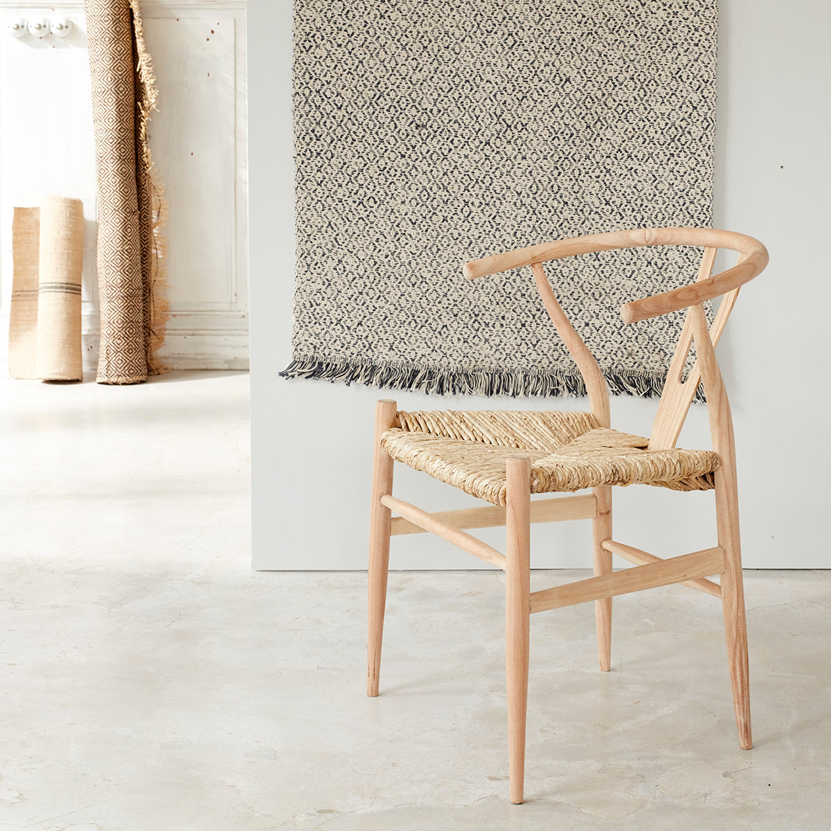 1077B-lot_de_2_chaises_en_mindi_massif_et_corde_naturelle-03.jpg