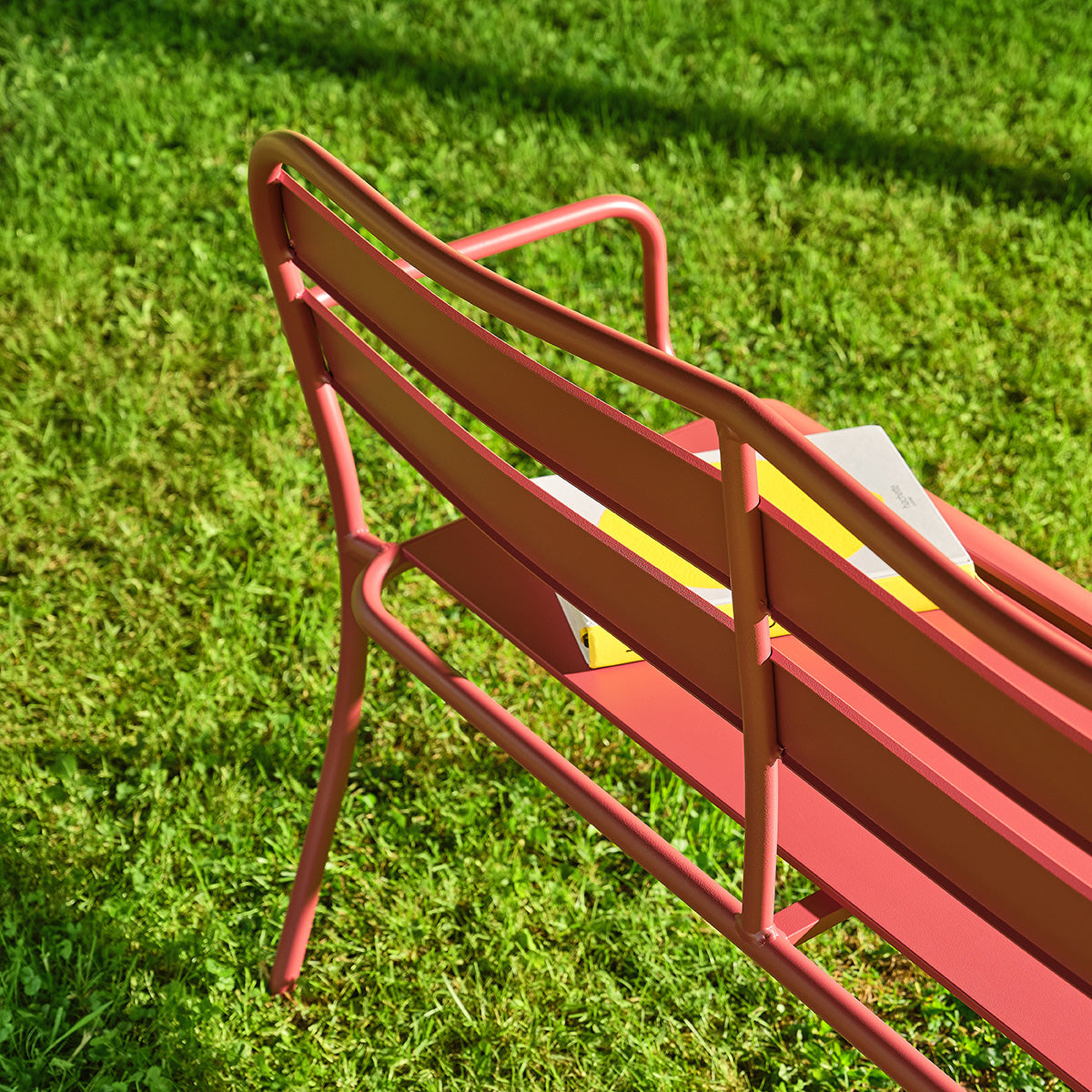 BDJ0010-banc_de_jardin_en_aluminium_framboise-05.jpg