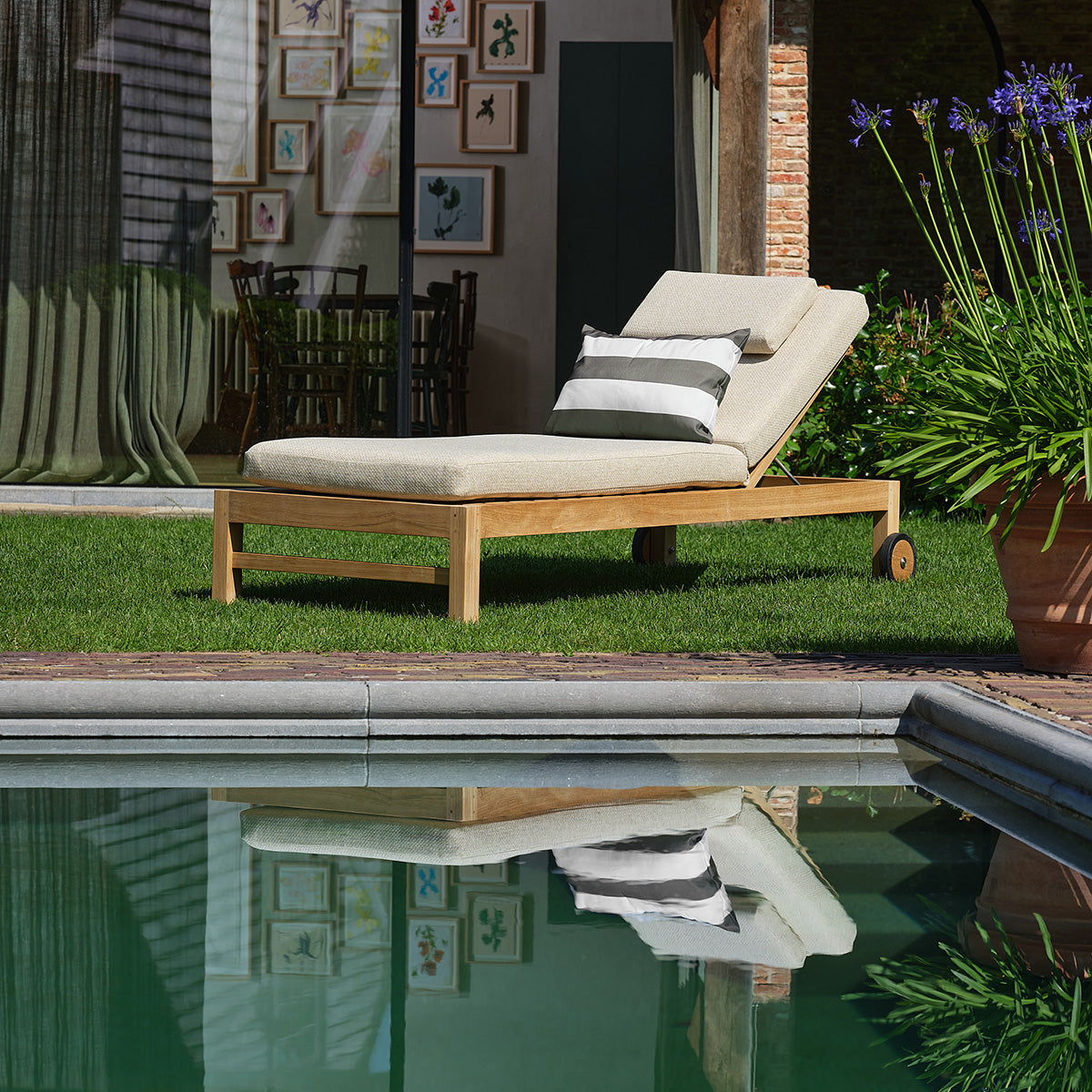 BSS0004-bain_de_soleil_inclinable_en_teck_massif_avec_coussins_beige_chine-01.jpg