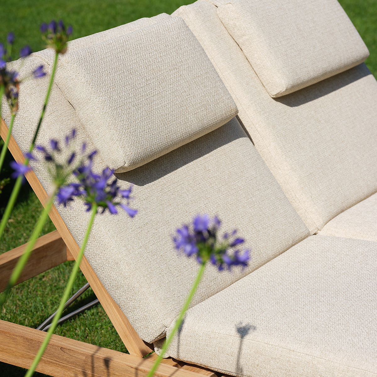 BSS0005-bain_de_soleil_double_inclinable_en_teck_massif_avec_coussins_beige_chine-05.jpg