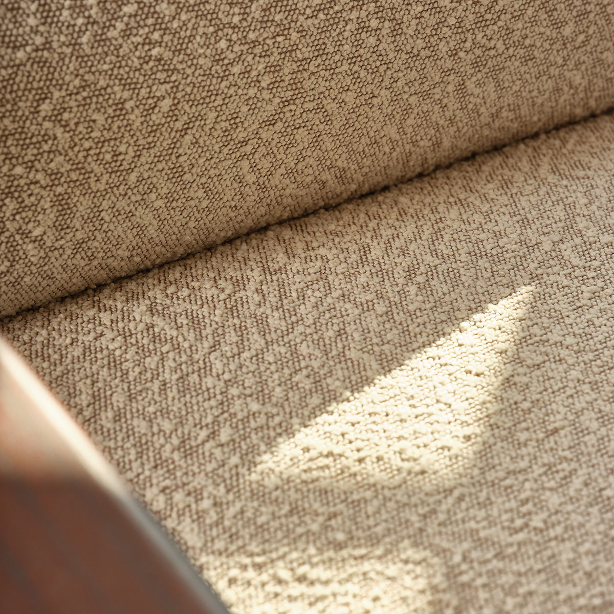 FAU0018-fauteuil_en_mindi_massif_et_tissu_bouclette_taupe_chine-06.jpg