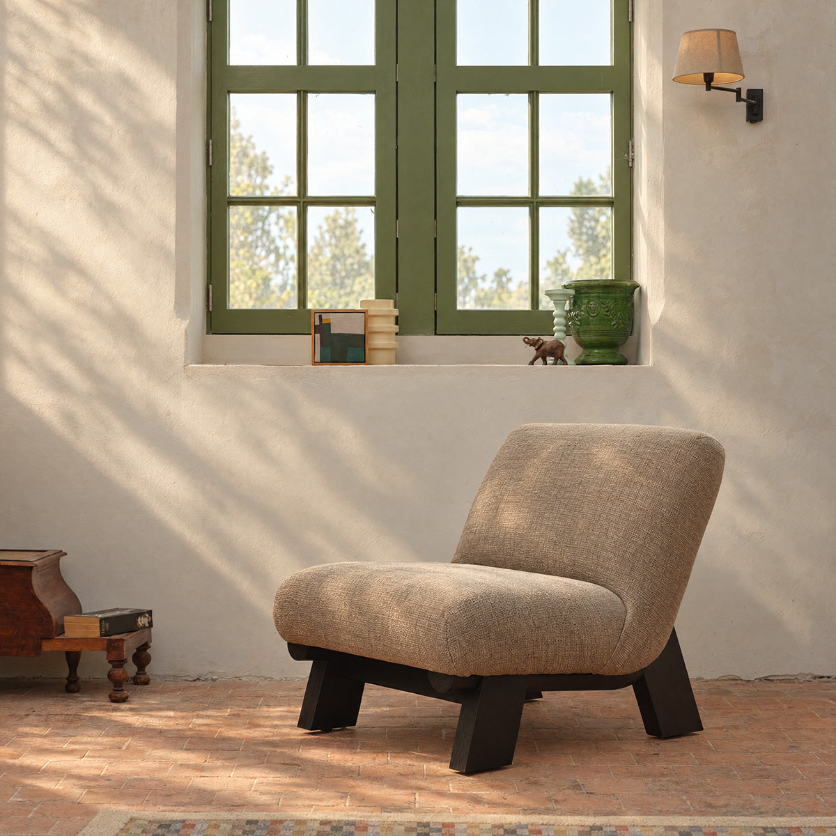 FAU0020-fauteuil_en_mindi_massif_noir_et_tissu_grege_chine-01.jpg