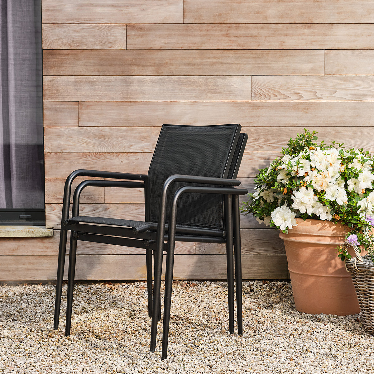 FDJ0016-fauteuil_de_jardin_en_aluminium_et_textilene_noir_mat_lot_de_2-05.jpg