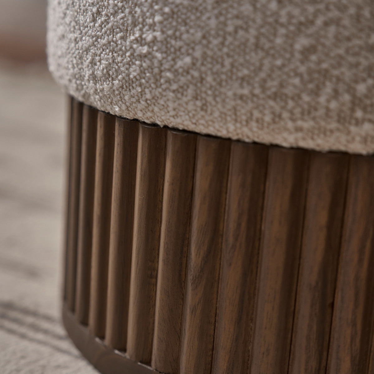 POU0004-pouf_en_mindi_massif_et_tissu_bouclette_blanc_o38_cm-03.jpg