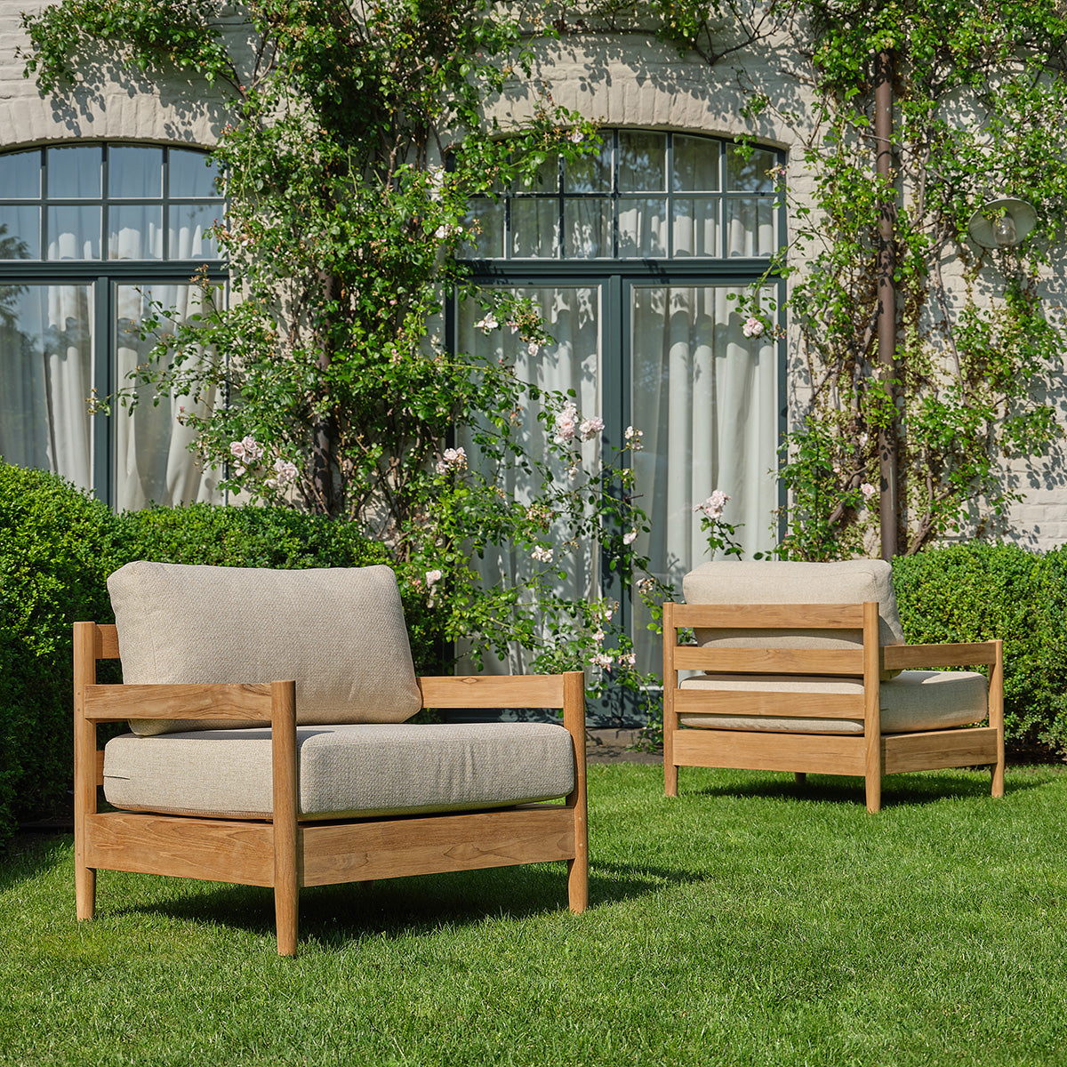 SBJ0003-salon_de_jardin_bas_en_teck_massif_avec_coussins_beige_chine_5_pers-05.jpg