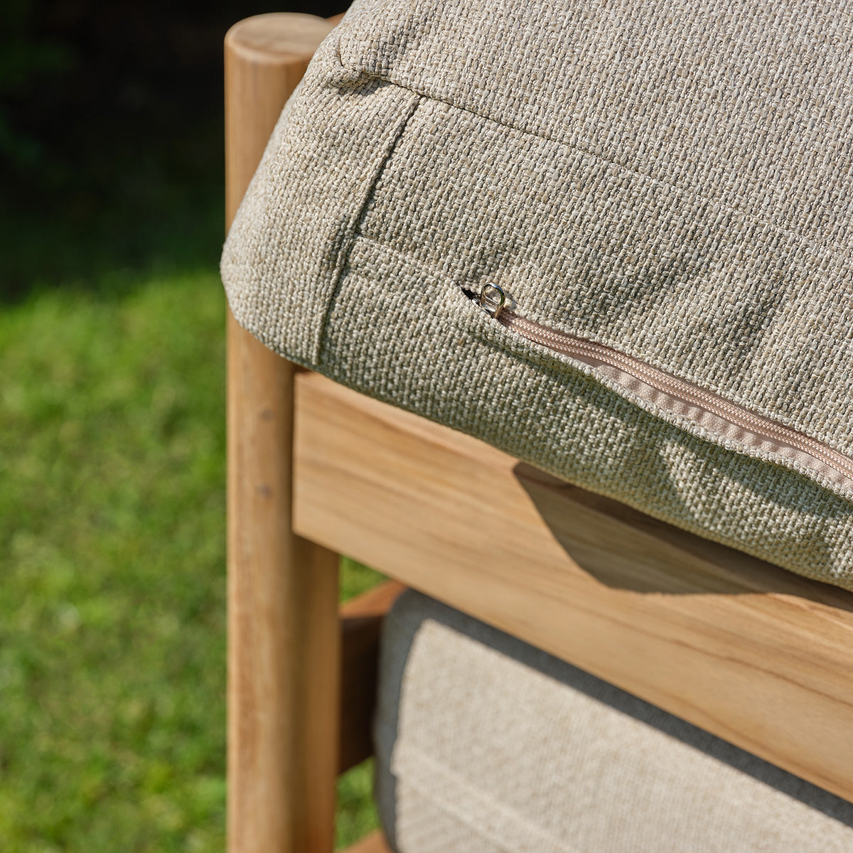SBJ0003-salon_de_jardin_bas_en_teck_massif_avec_coussins_beige_chine_5_pers-07.jpg
