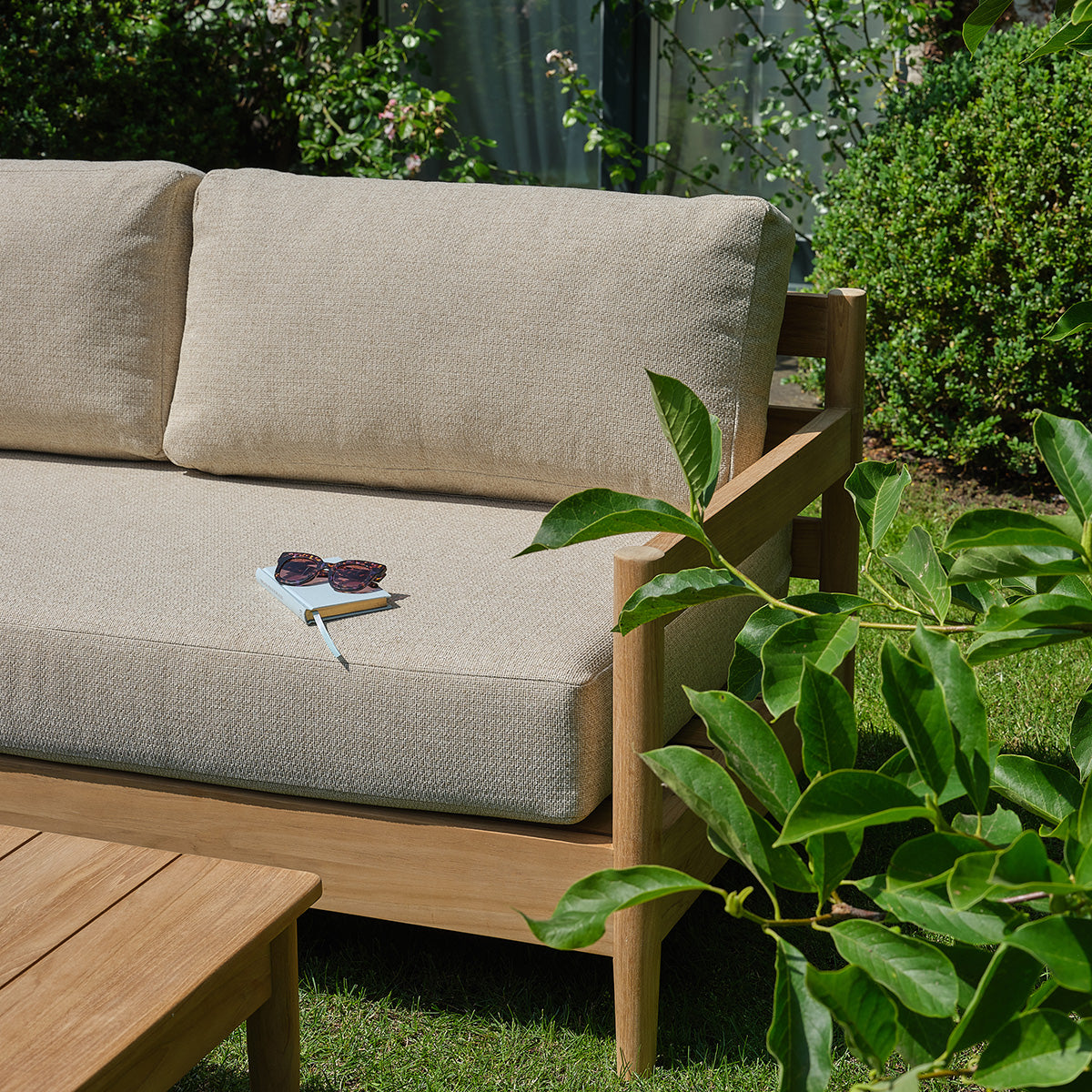 SBJ0003-salon_de_jardin_bas_en_teck_massif_avec_coussins_beige_chine_5_pers-08.jpg