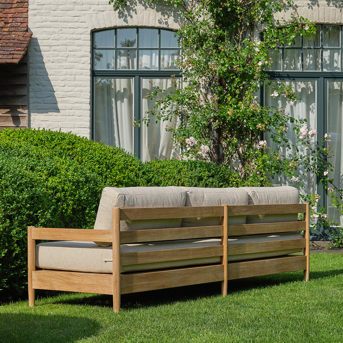 SBJ0003-salon_de_jardin_bas_en_teck_massif_avec_coussins_beige_chine_5_pers-09.jpg