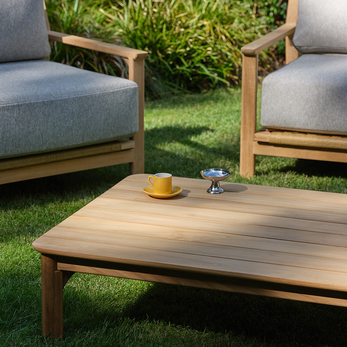 SBJ0005-salon_de_jardin_bas_en_teck_massif_avec_coussins_gris_chine_4_pers-07.jpg