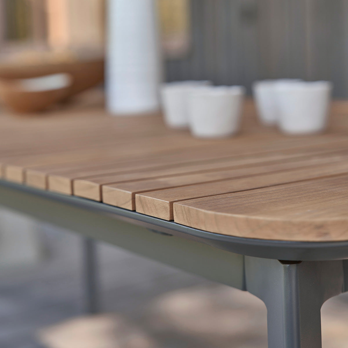 SDJ0006-salon_de_jardin_en_teck_massif_et_aluminium_6_8_pers-03.jpg