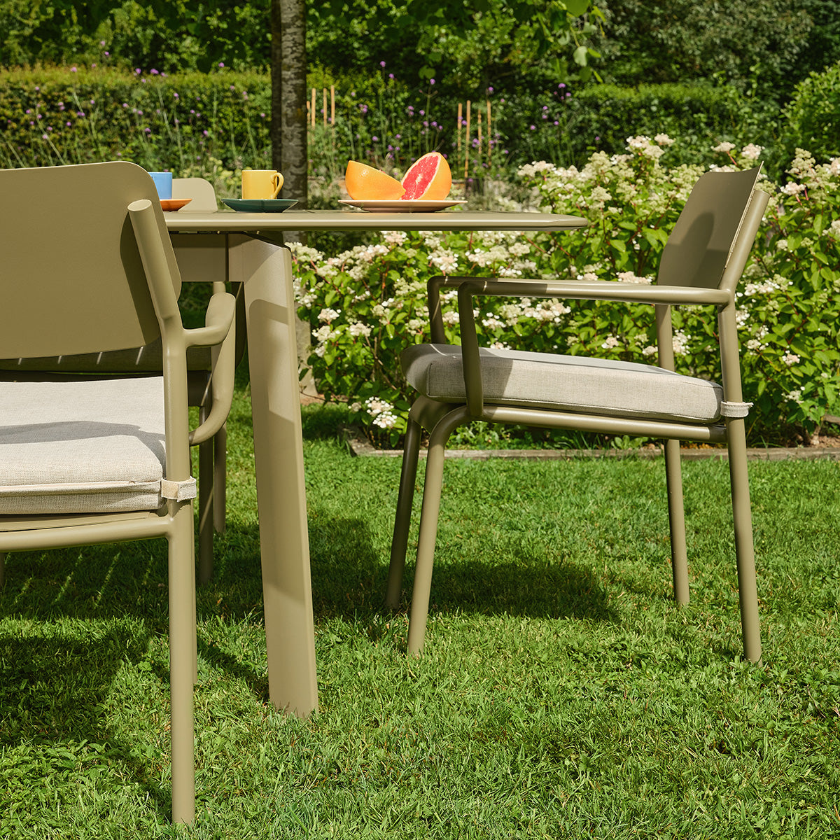 SDJ0015-salon_de_jardin_en_aluminium_extensible_kaki_clair_6_10_pers-04.jpg