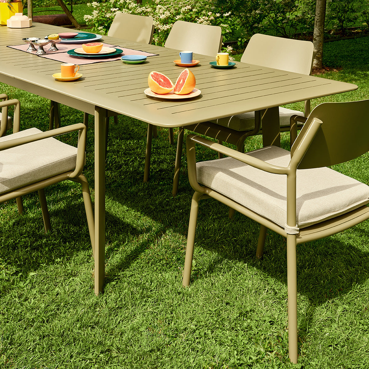 SDJ0015-salon_de_jardin_en_aluminium_extensible_kaki_clair_6_10_pers-05.jpg