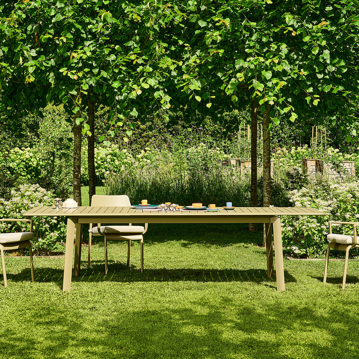 SDJ0015-salon_de_jardin_en_aluminium_extensible_kaki_clair_6_10_pers-06.jpg