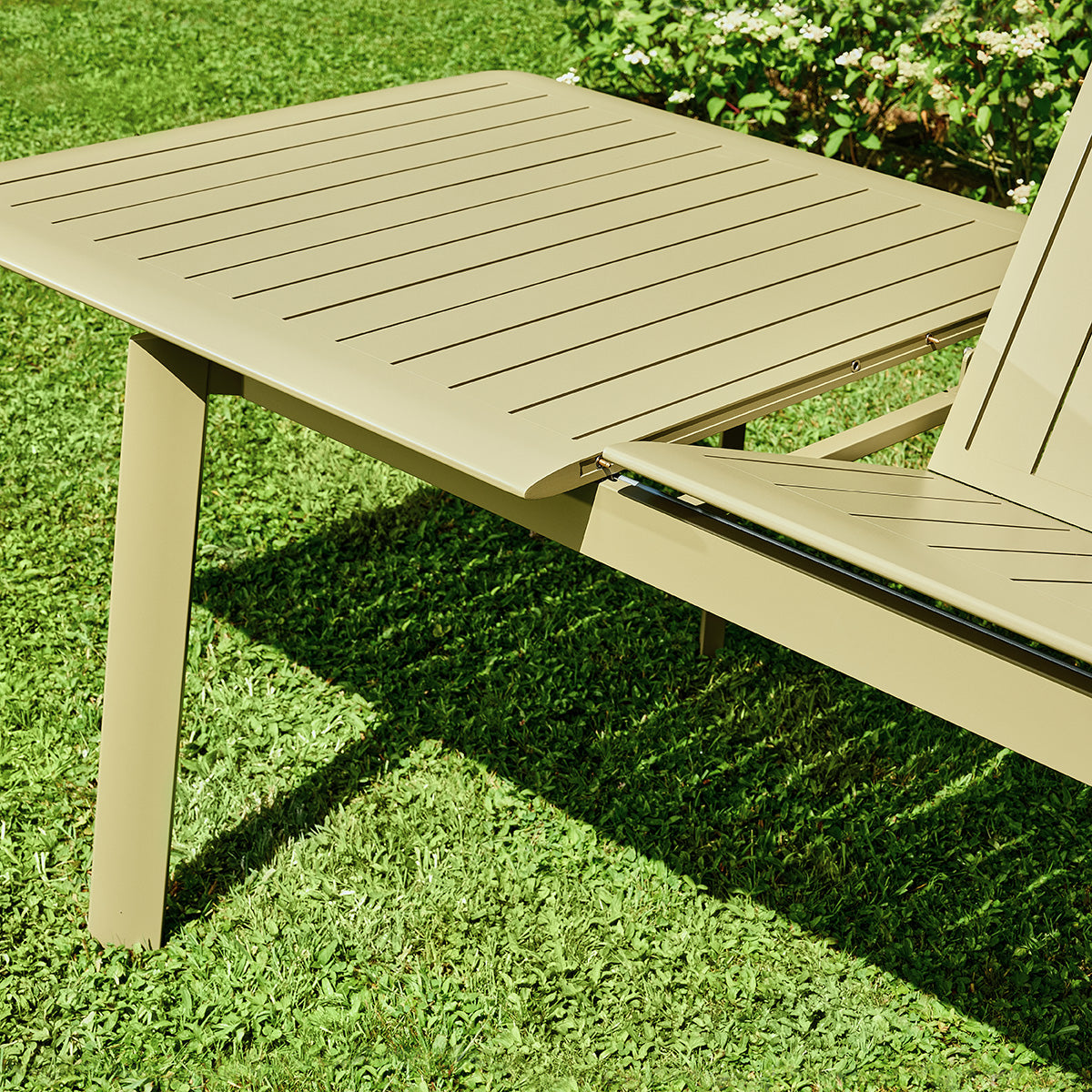 SDJ0015-salon_de_jardin_en_aluminium_extensible_kaki_clair_6_10_pers-07.jpg