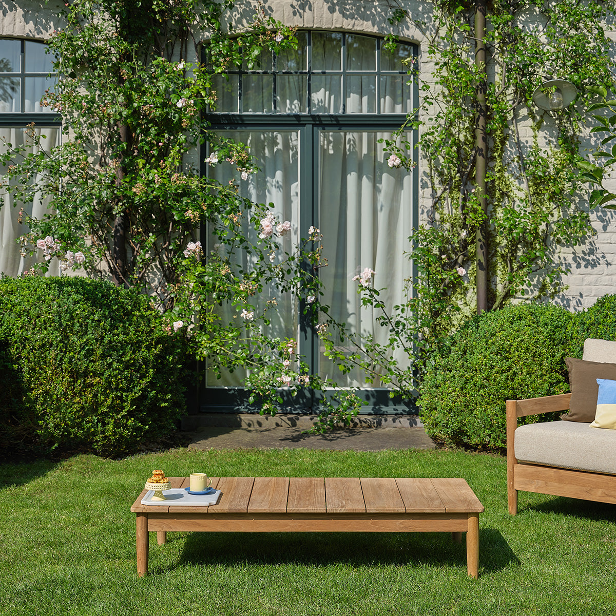 TBJ0003-table_basse_de_jardin_en_teck_massif_140_cm-01.jpg