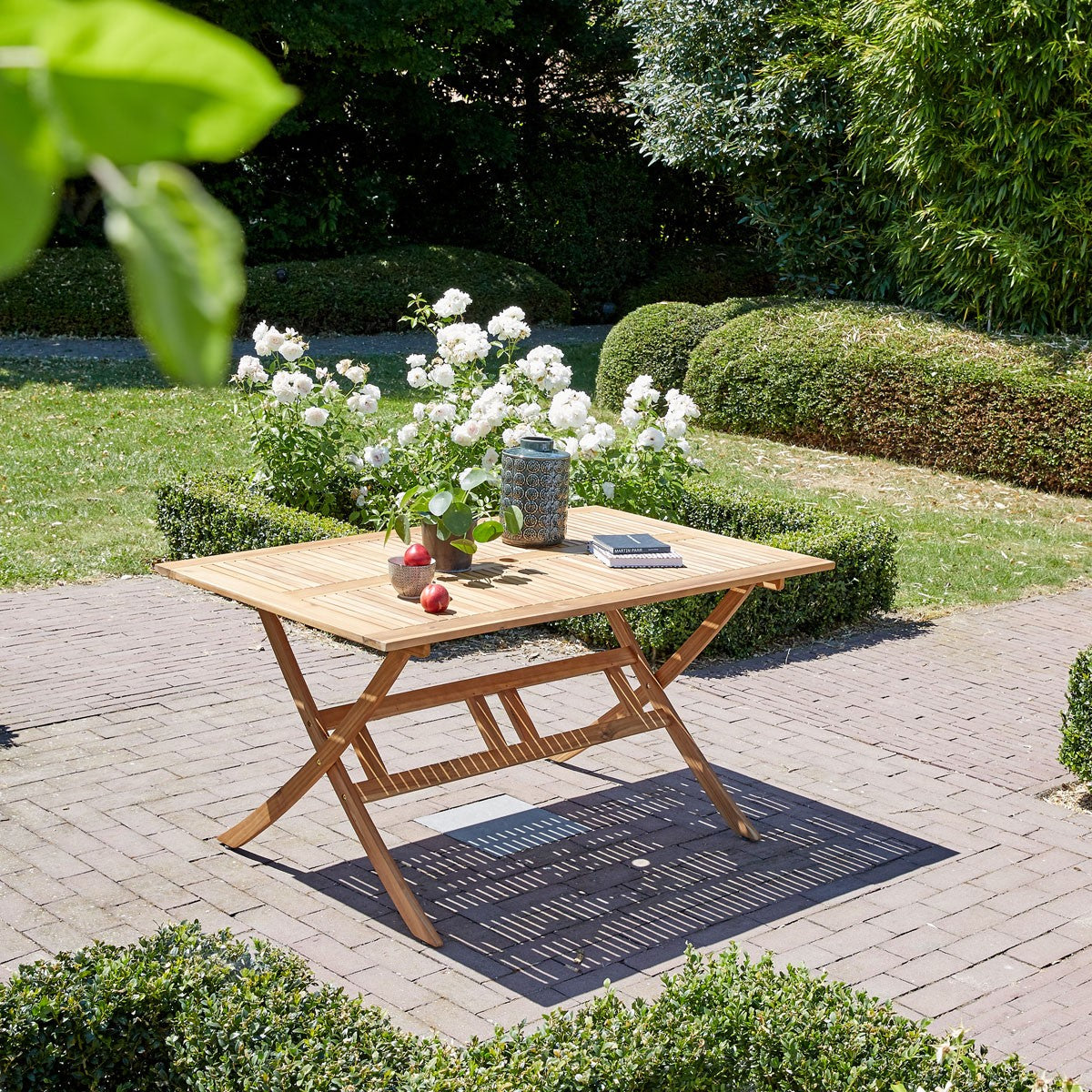 4010A-salon_de_jardin_en_acacia_massif_et_textilene_noir_4_pers-03.jpg