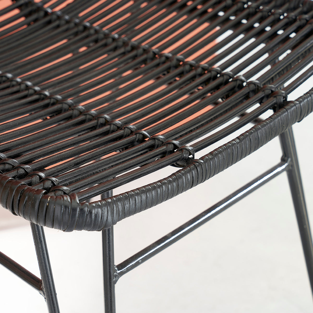 1072-chaise_en_rotin_et_metal_noire-03.jpg