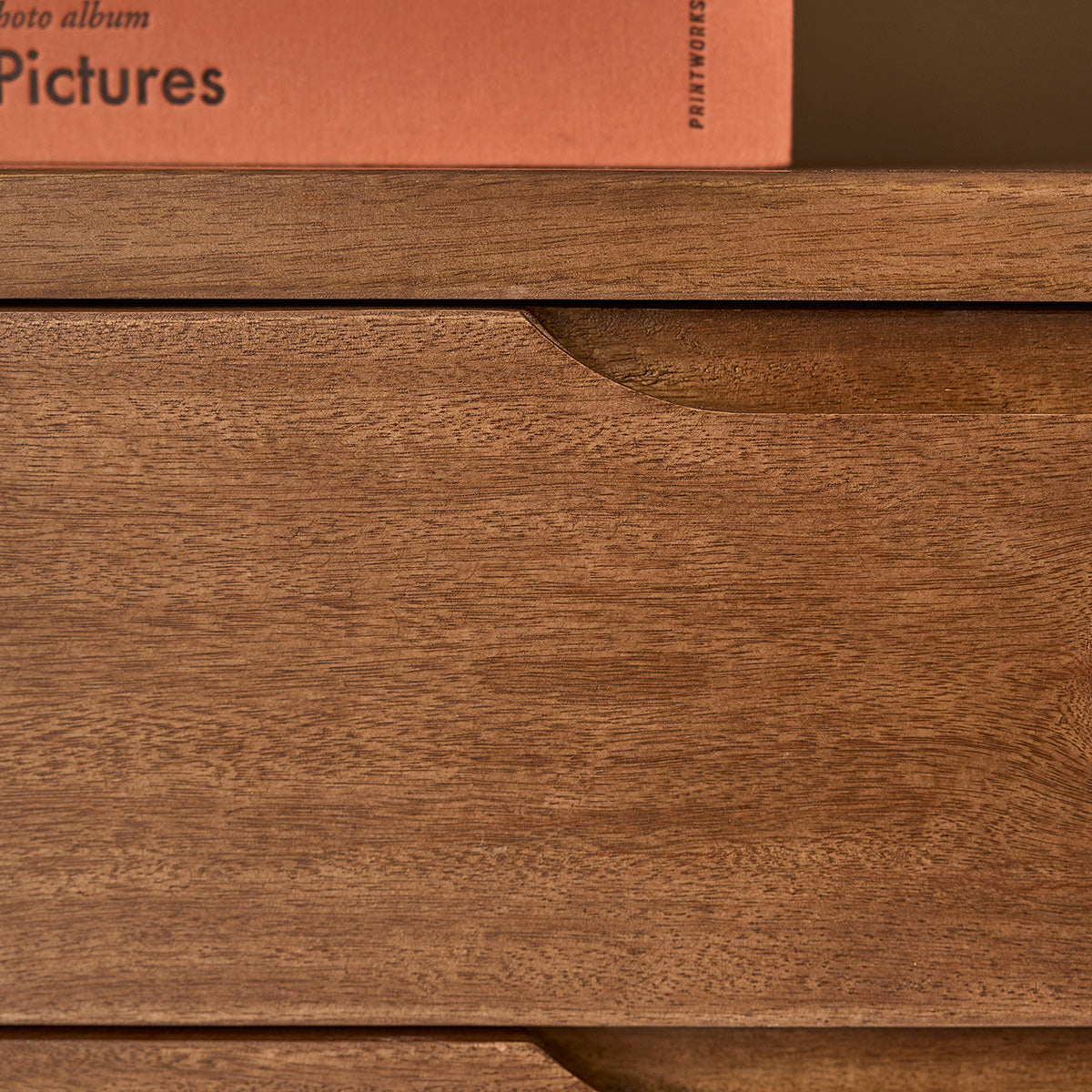 NOVA - Libreria in legno massello di mango, 118 cm
