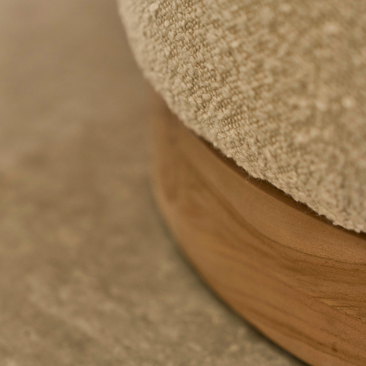 SERENE - Pouf in teak massello e tessuto bouclé bianco Ø55 cm