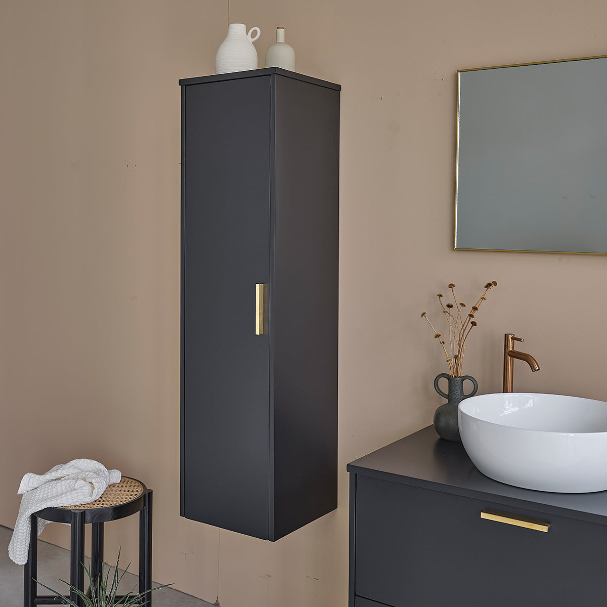 LUNA - Colonna bagno nera in legno di acacia 130 cm