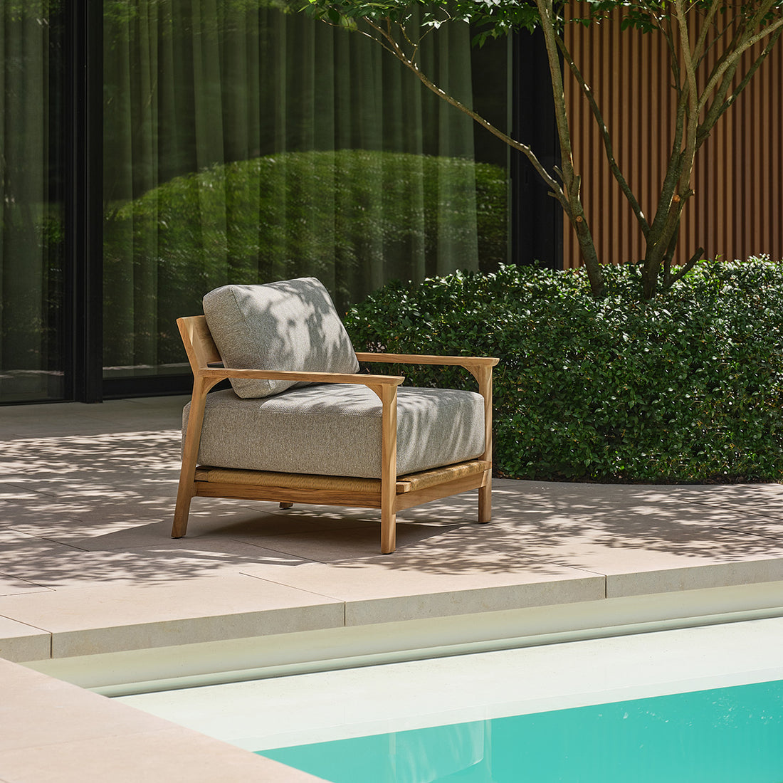 PIANA - Poltrona da giardino in teak massiccio con cuscini grigi melange