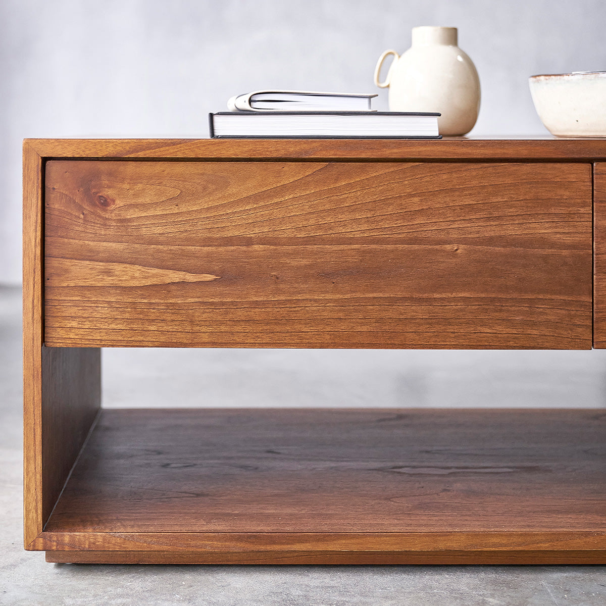 MILO - Tavolino in mindi massello con finitura in noce 120 cm