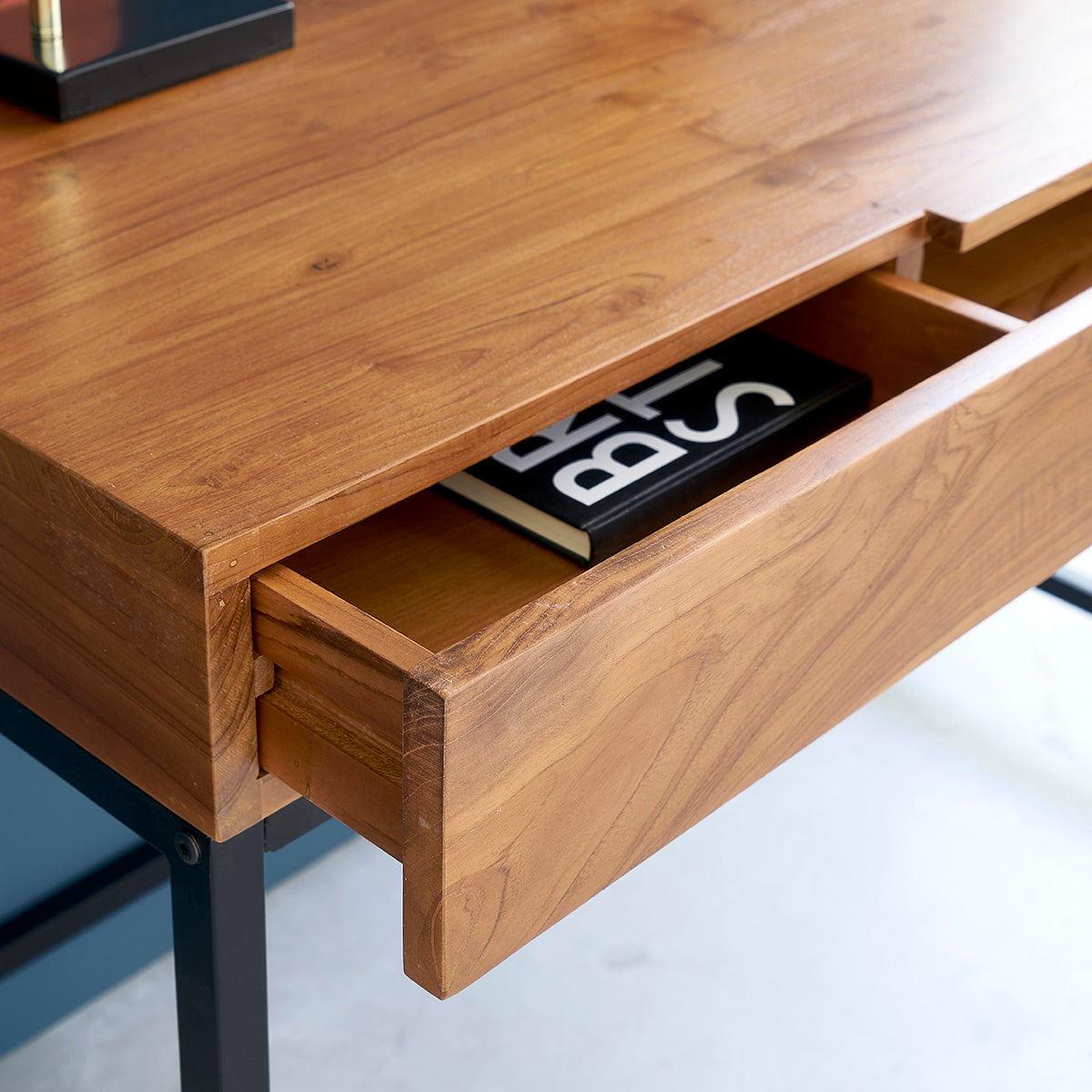 LINA - Scrivania in teak massello e metallo 120 cm