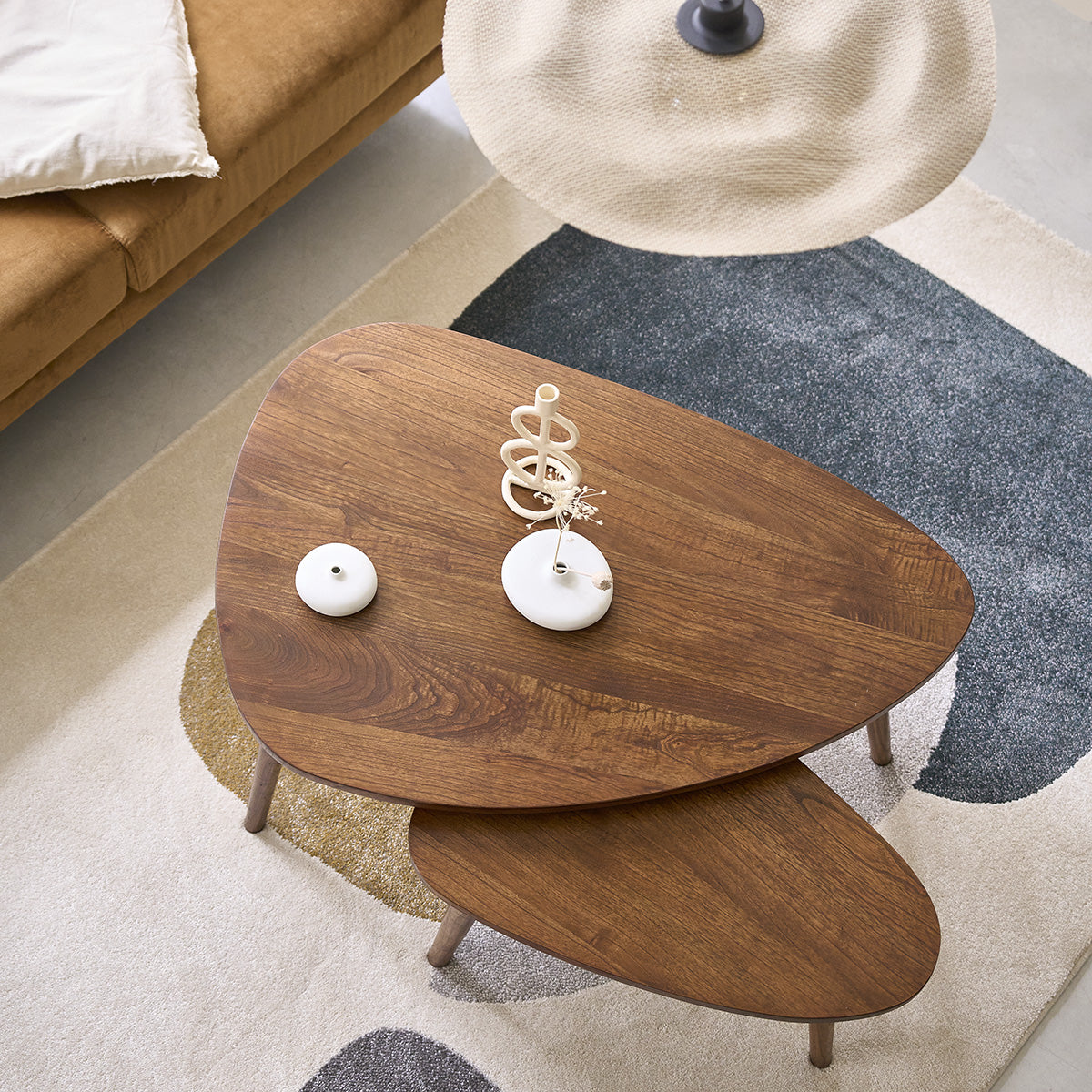 BRUNE - Set di tavolini in mindi massello con finitura in noce