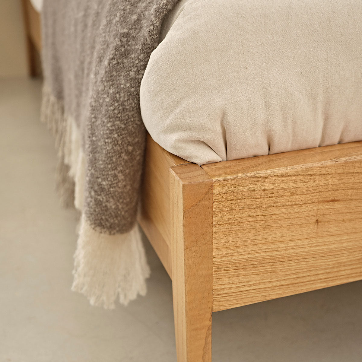 PIA - Letto in mindi massello 160 cm con rete