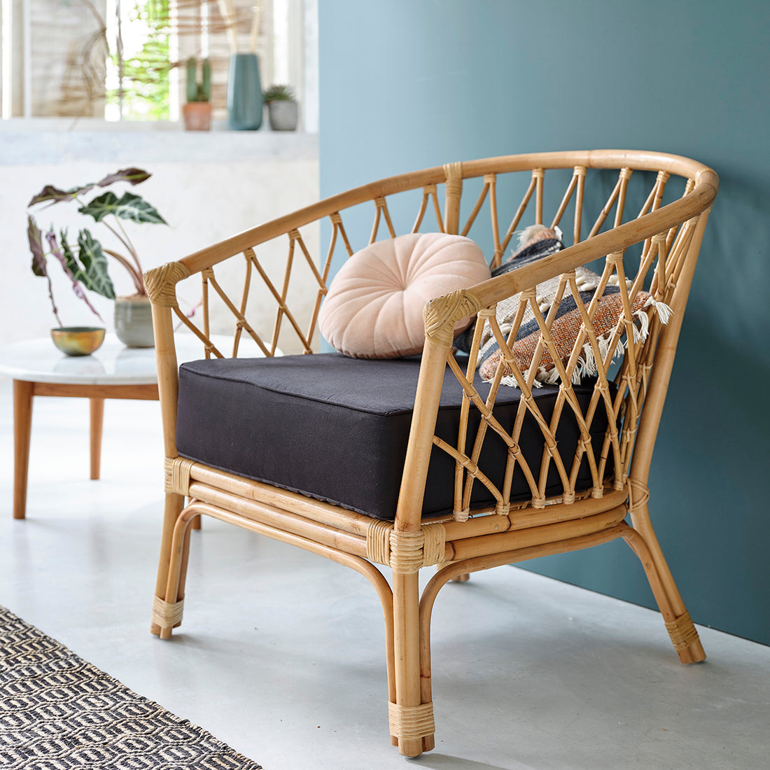 PAOLA - Poltrona in rattan, cuscino incluso