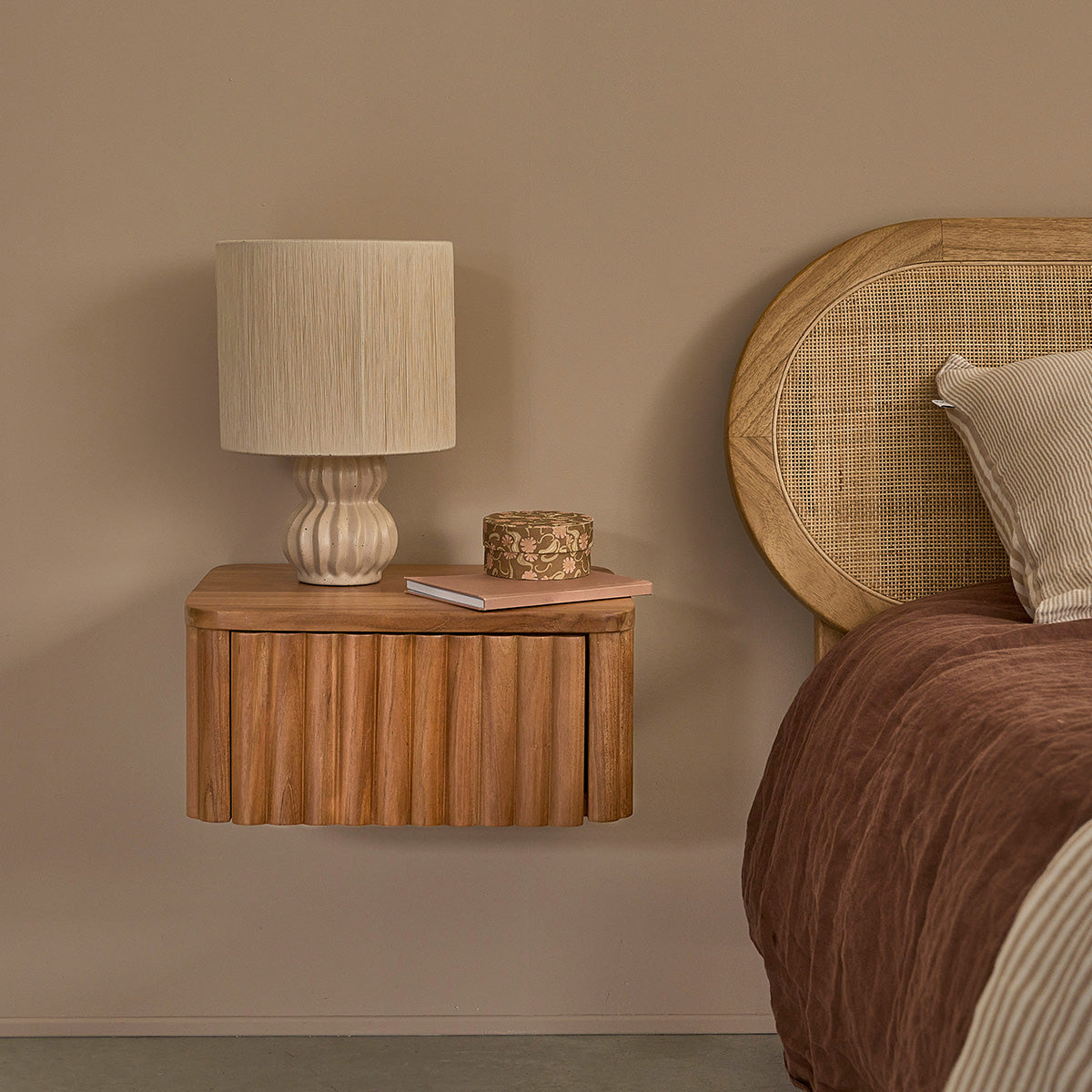 BELIZE - Comodino sospeso in legno teak 45 cm