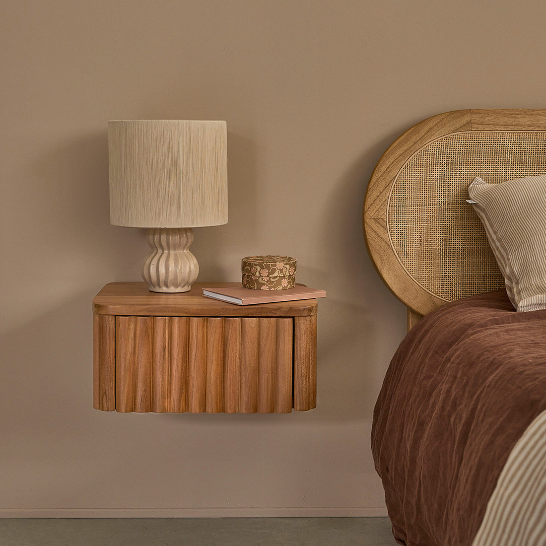 BELIZE - Comodino sospeso in legno teak 45 cm