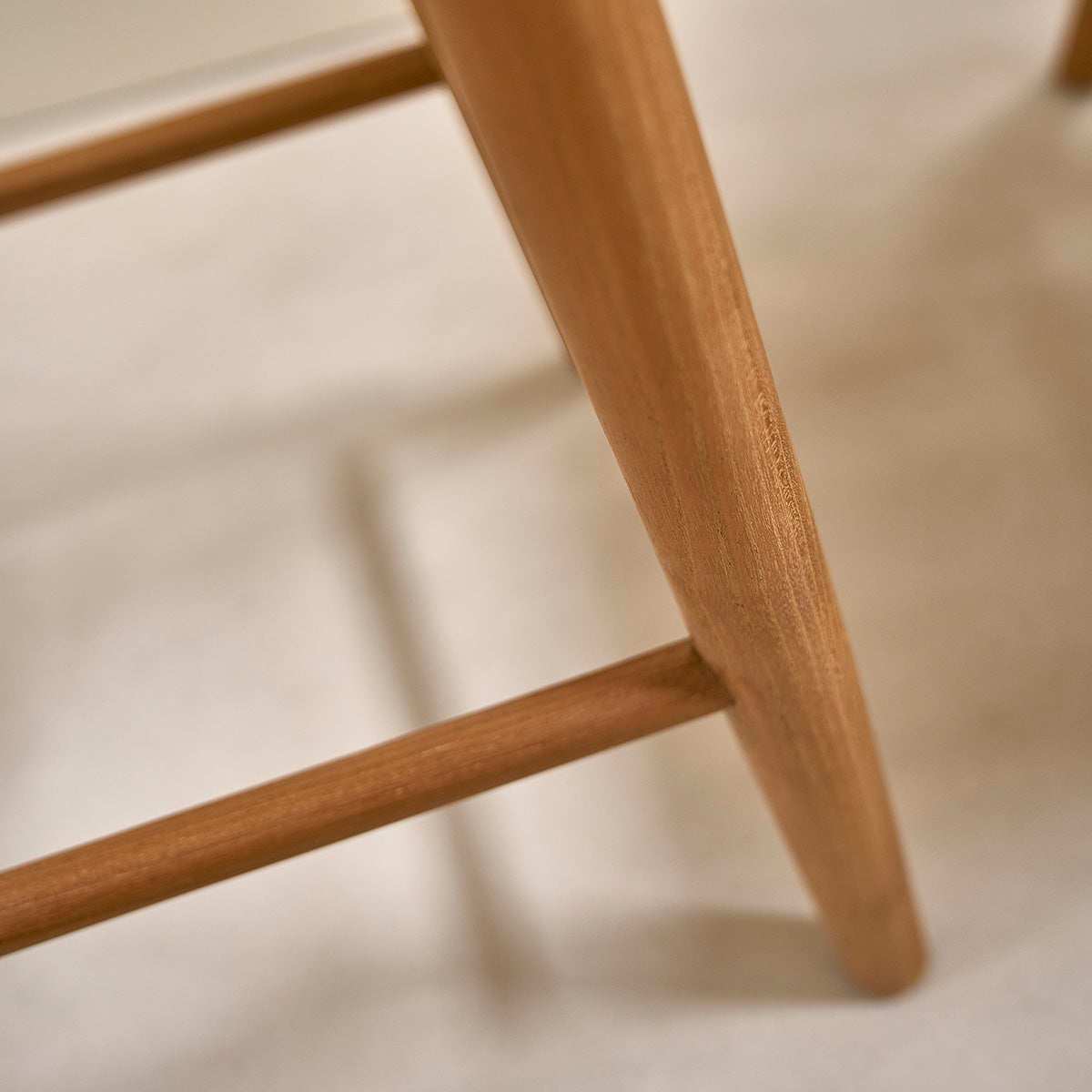 AMBRE - Set di 2 sgabelli da bar in teak massello 65 cm