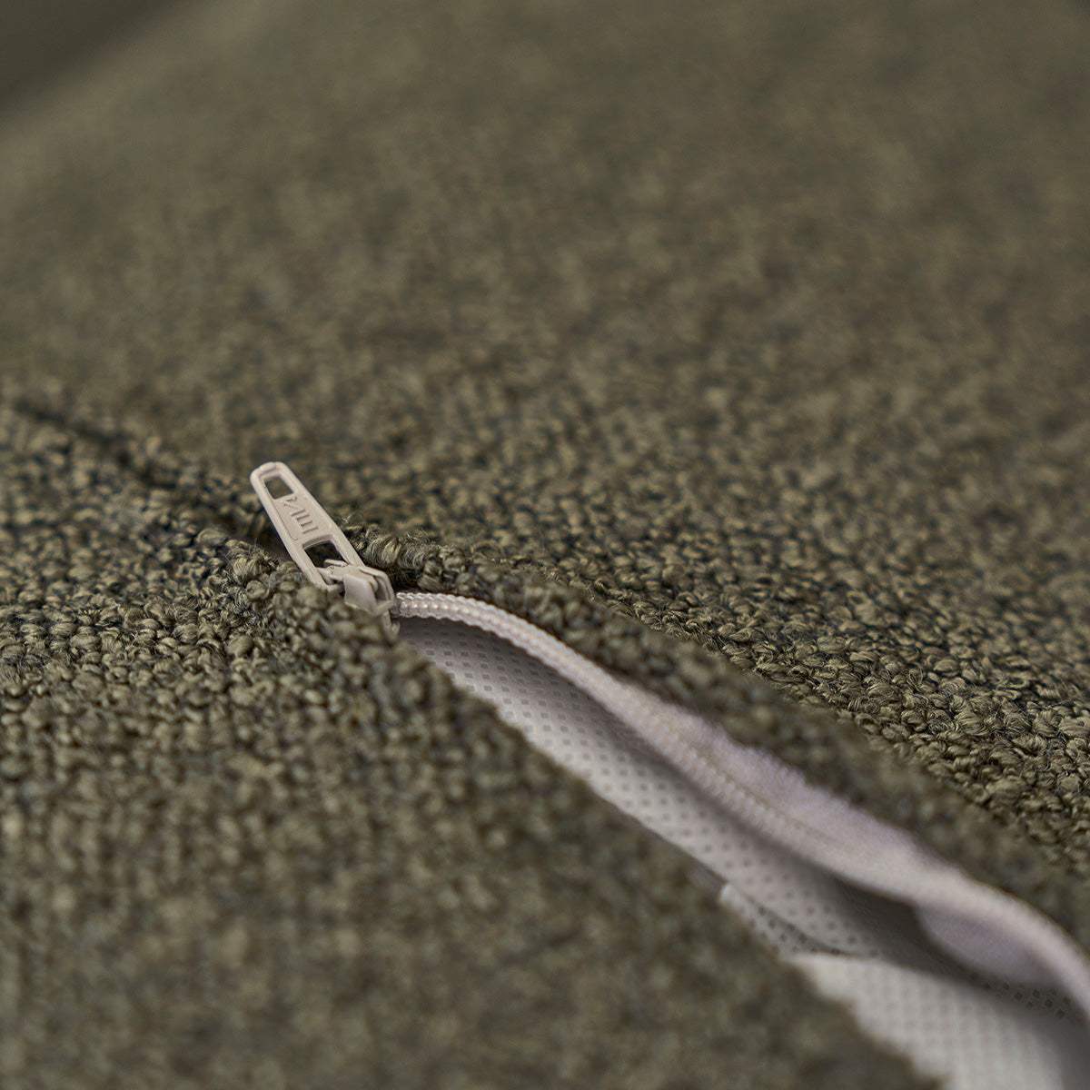 ONDINE - Divano dritto a 3 posti in legno massello e tessuto bouclé kaki