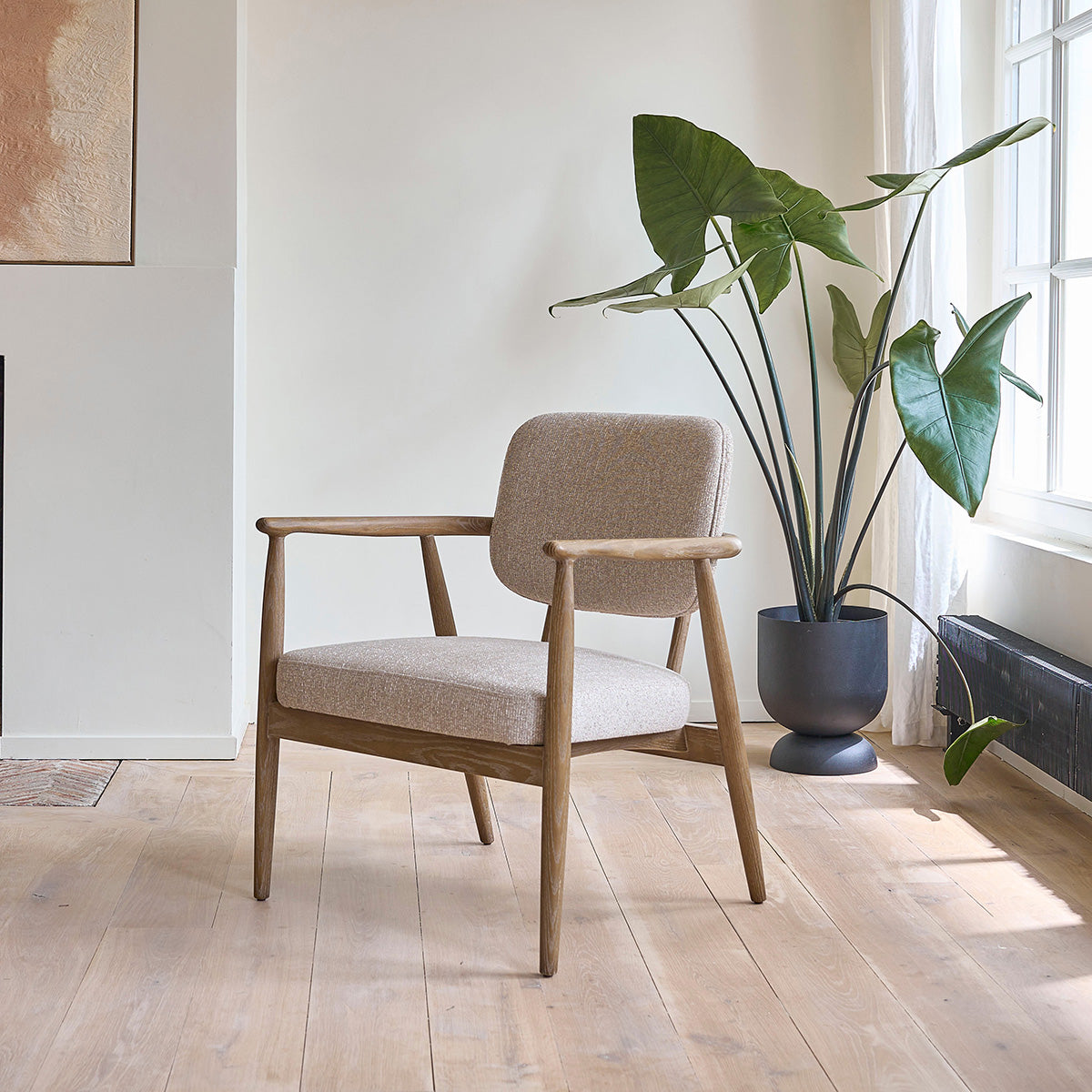 EUGÈNE - Poltrona in legno di quercia con tessuto beige screziato