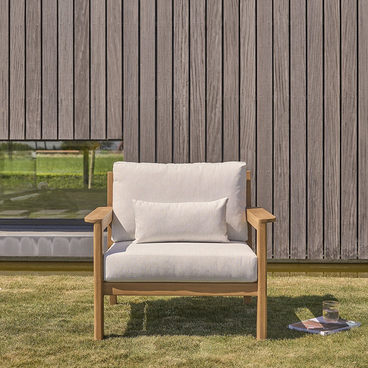 FDJ0003-fauteuil_de_jardin_en_teck_massif_avec_coussins-03.jpg