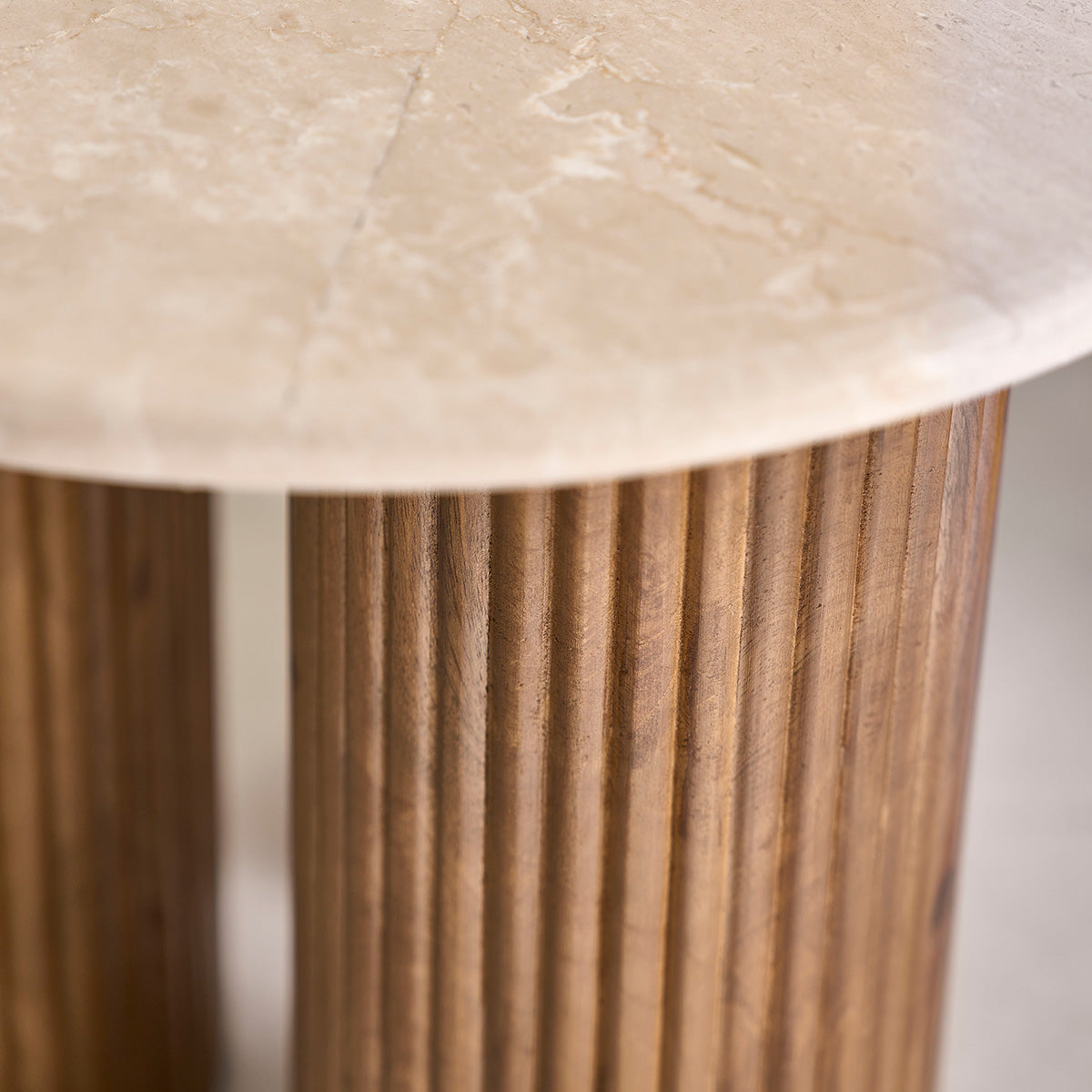 TOSCANE - Tavolino d’appoggio in legno di mango e marmo rotondo