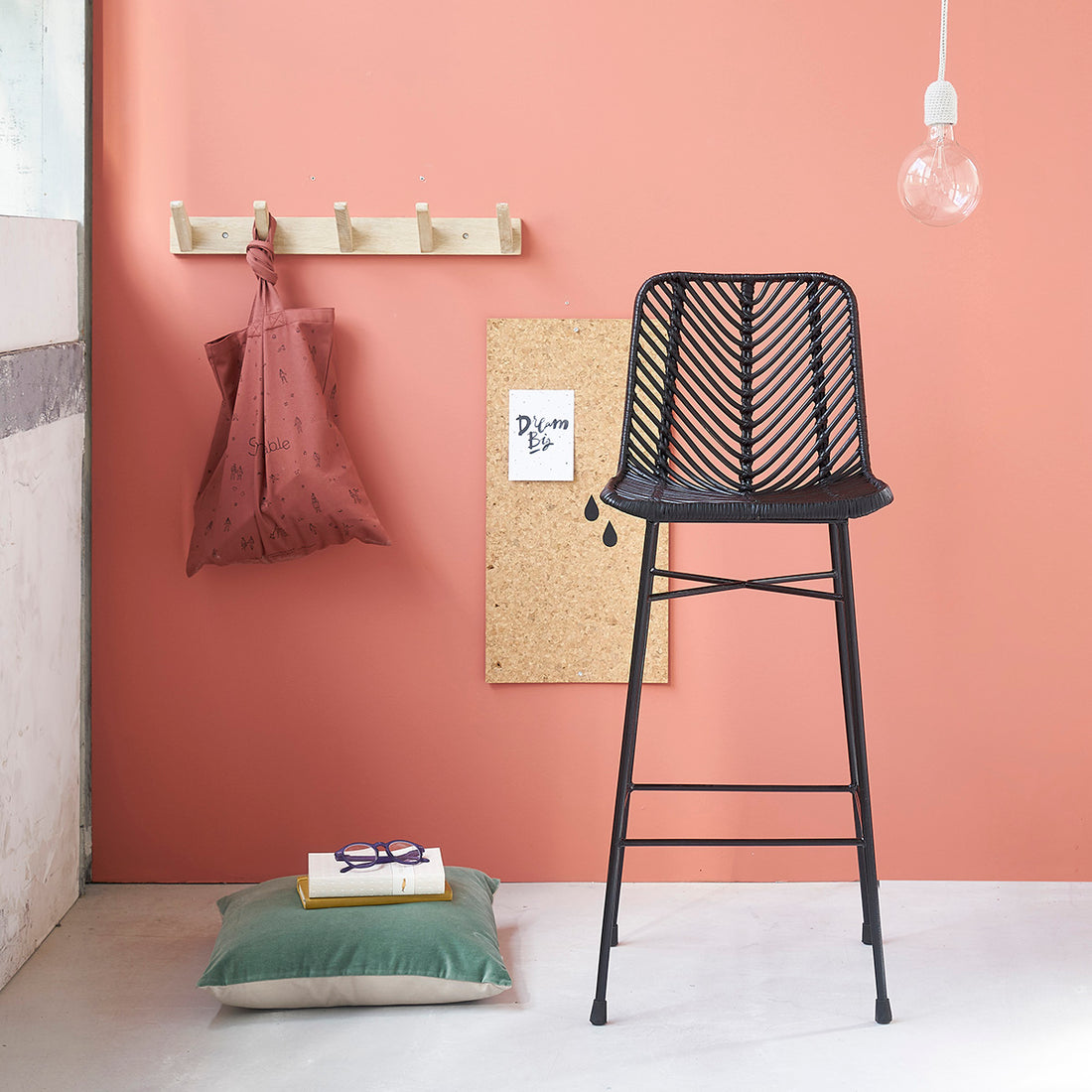 BOHEMA - Sgabello da bar nero in metallo e rattan