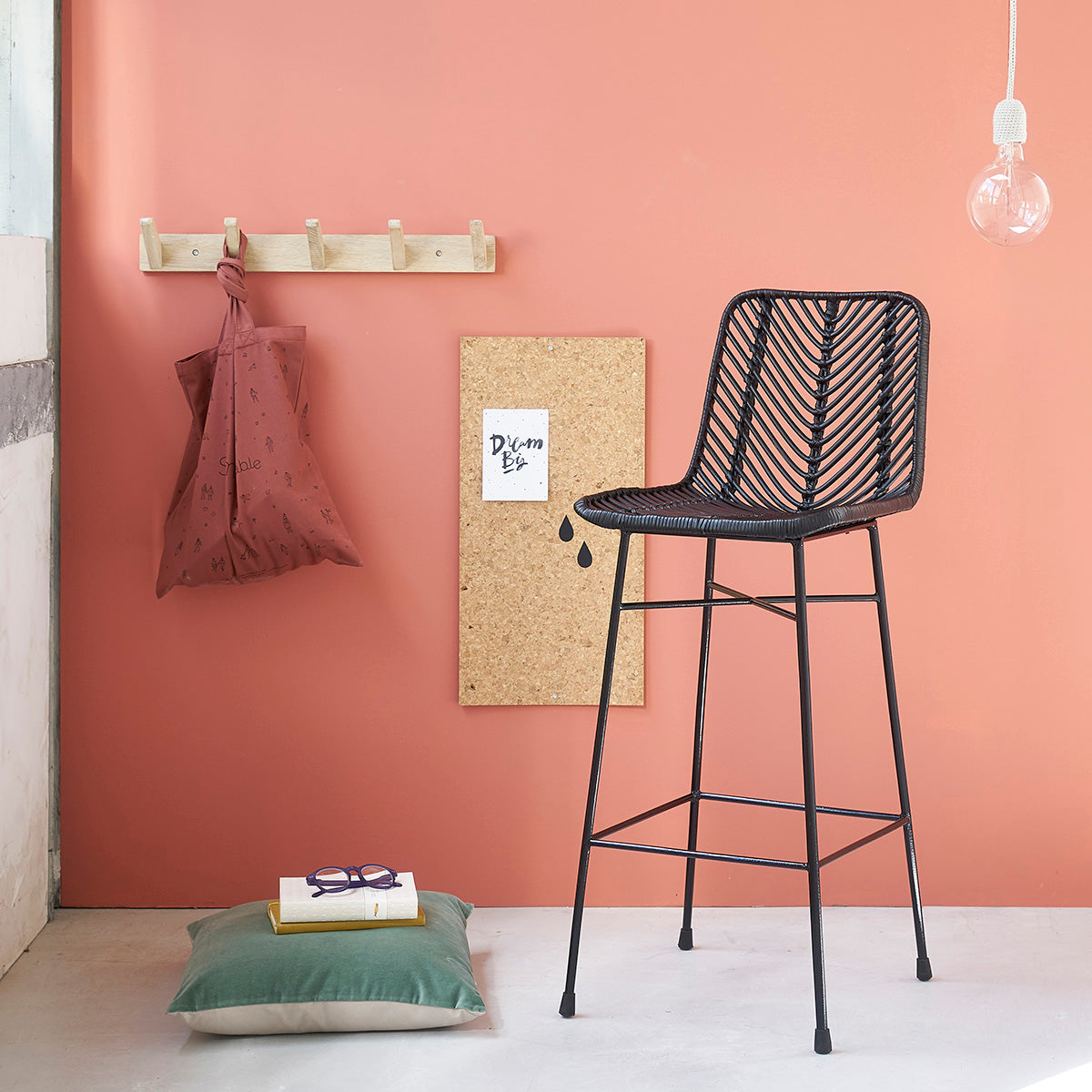 BOHEMA - Sgabello da bar nero in metallo e rattan