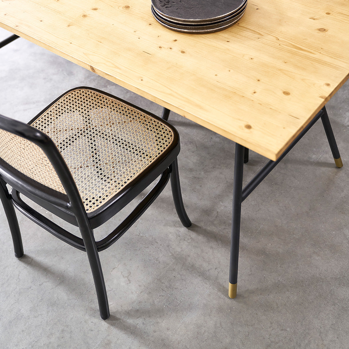 ROBIN - Tavolo in pino massello e metallo per 6 pers.