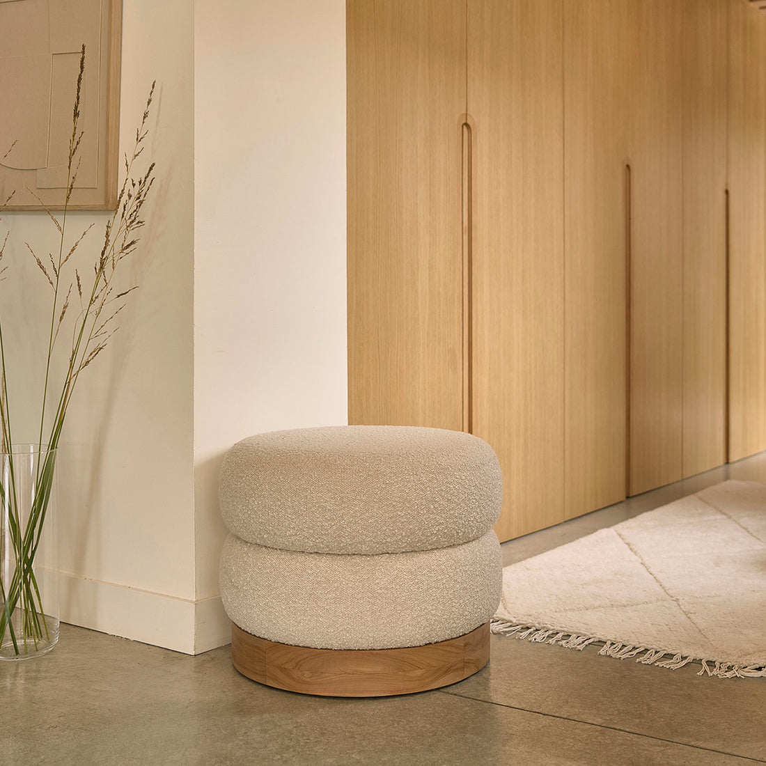 SERENE - Pouf in teak massello e tessuto bouclé bianco Ø55 cm