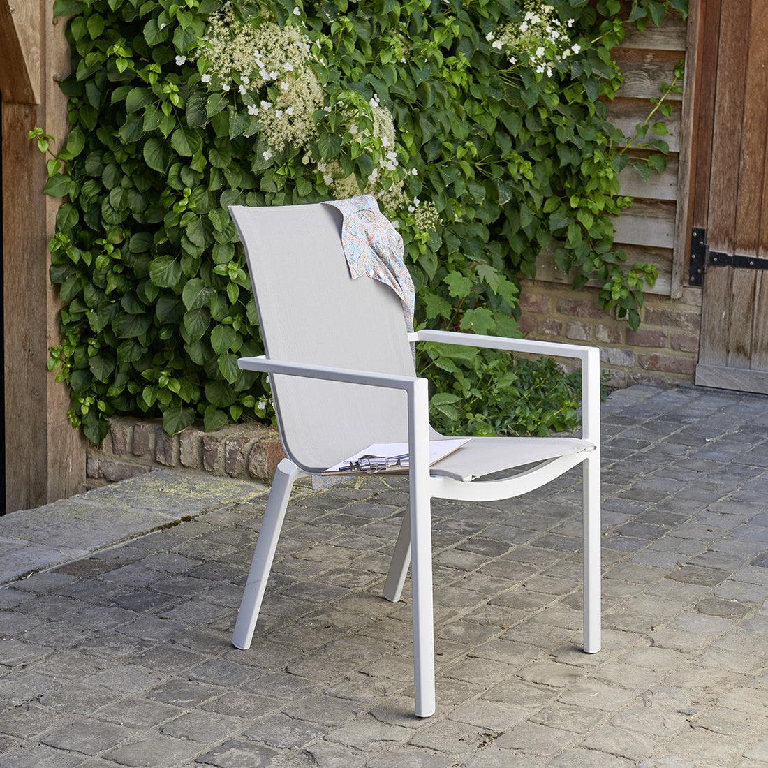 TULUM - Poltrona da giardino in alluminio bianco e textilene grigio
