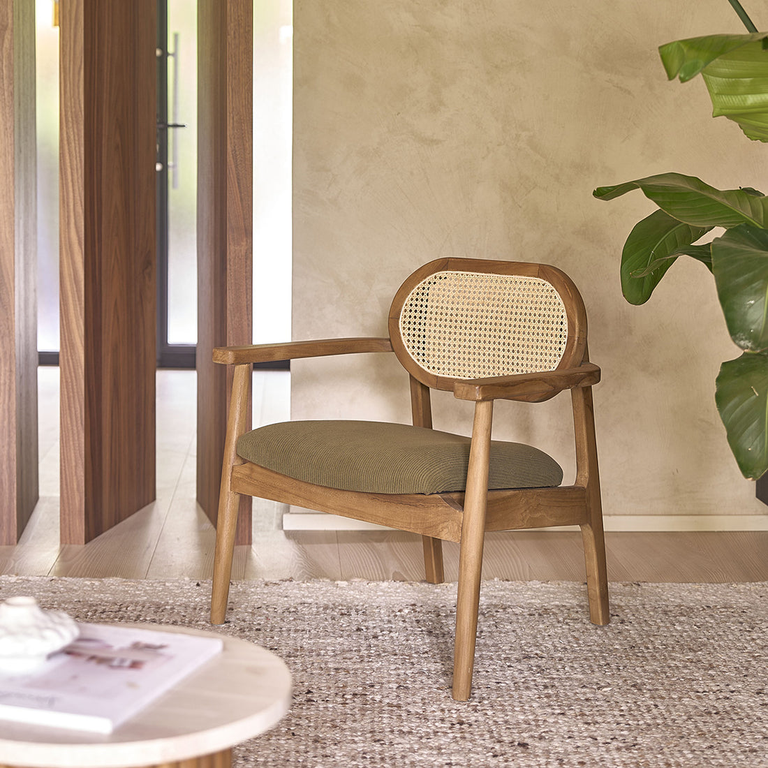 SABI - Poltrona in teak massello, cannage e tessuto di velluto a coste color kaki