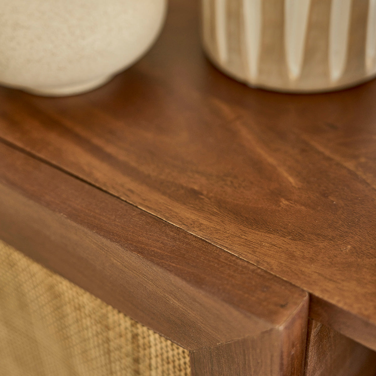 RAPHAEL - Mobile TV in mango massello finitura in noce e midollino 140 cm