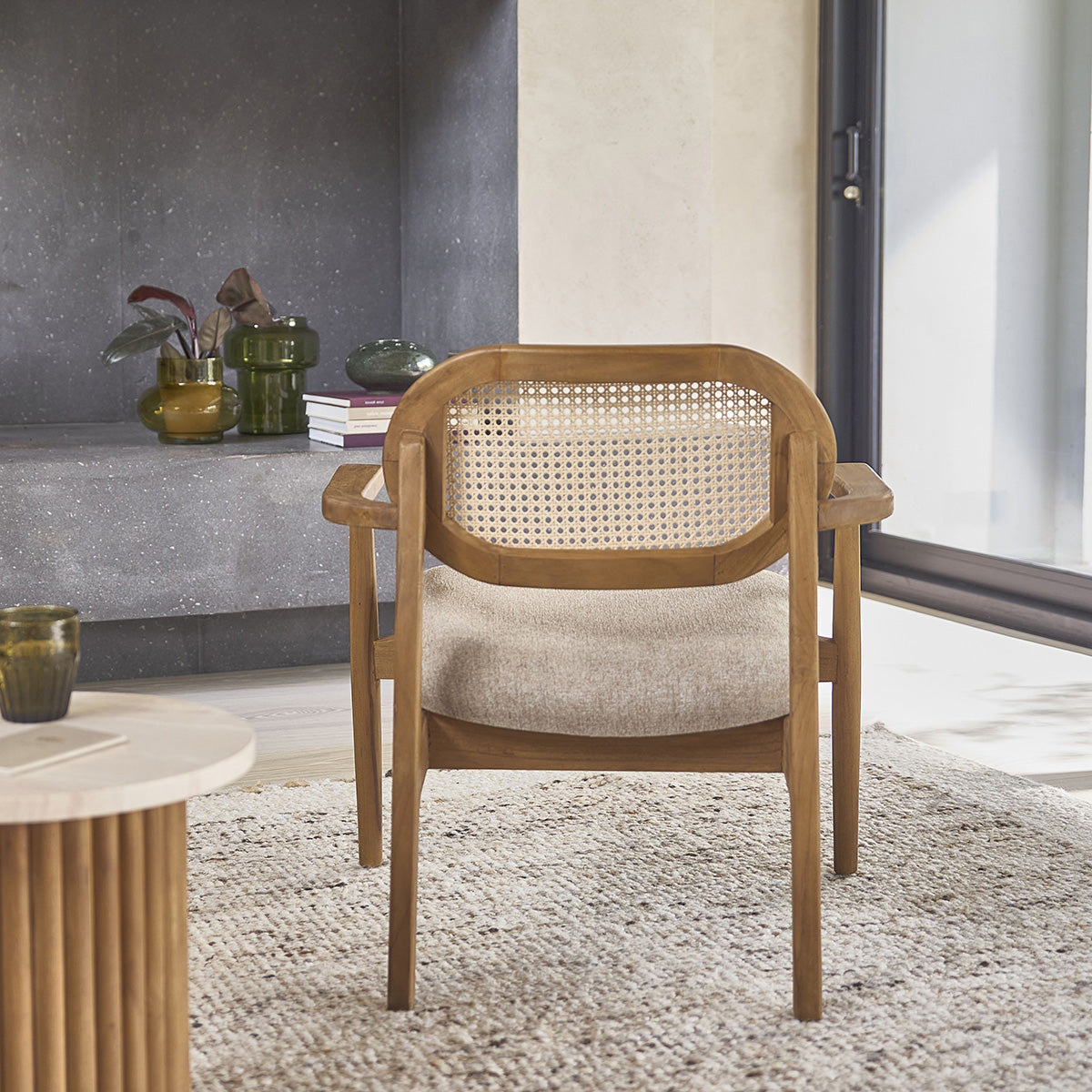 SABI - Poltrona in teak massello, cannage e tessuto grigio-beige