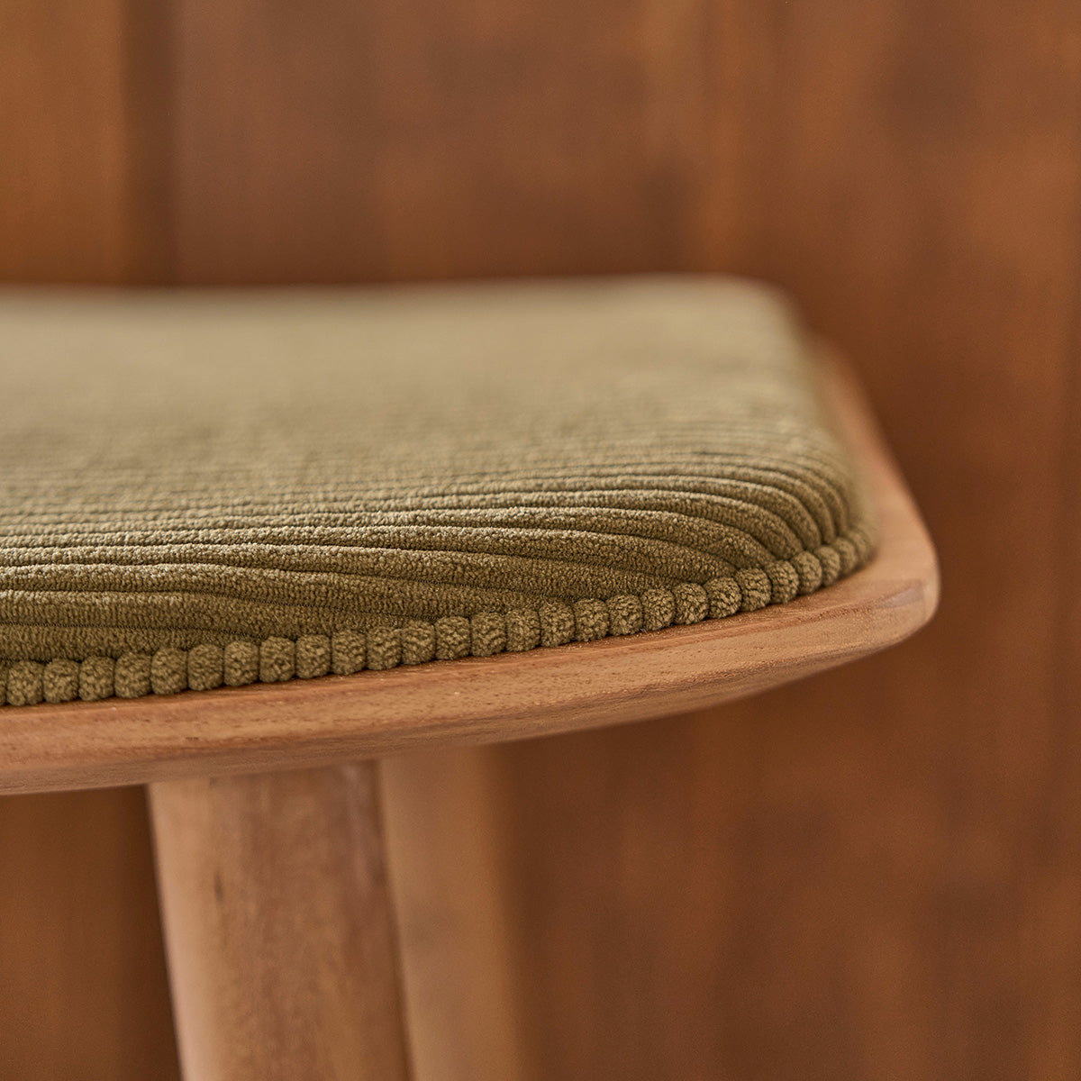 AMBRE - Sgabello in teak massello con seduta in velluto a coste 75 cm