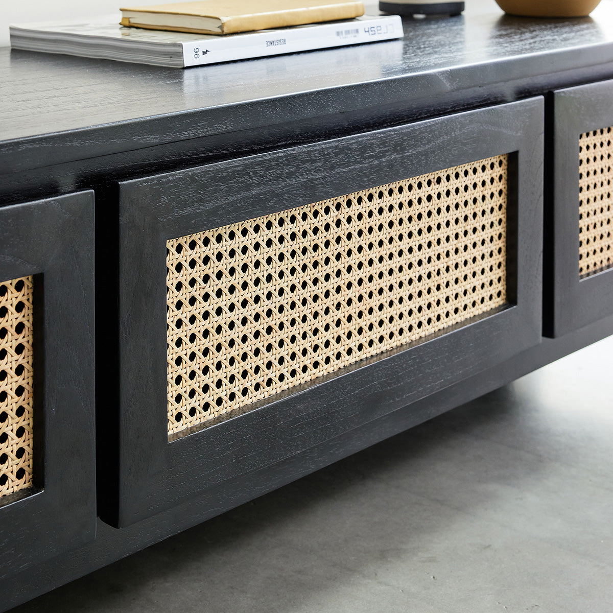 ISÉE - Mobile porta TV in mindi massello e cannage nero 160 cm